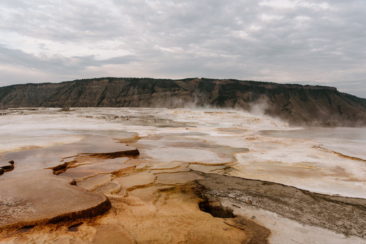mammoth_hot_springs_yellowstone_national_park_wyoming_2
