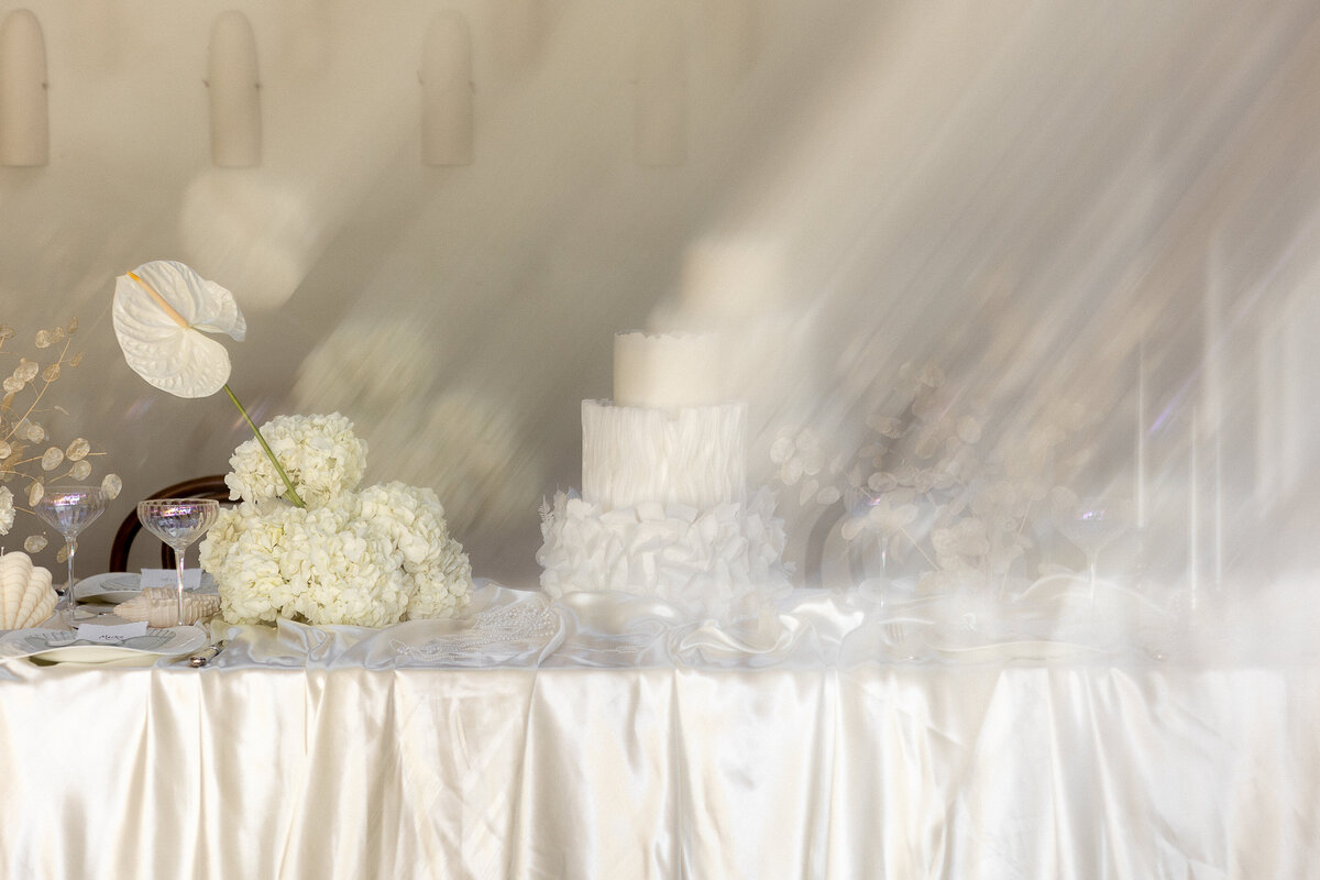 TANGERINE11-MONOCHROME-TABLE-58