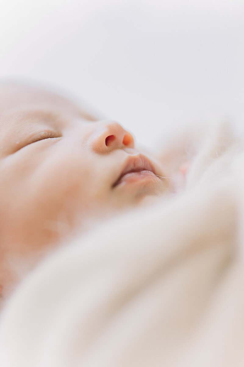 Newborn baby's lips close up shot, taken in Yokohama by Yukika Ishikawa Photography. Minimal yet beautiful newborn session.