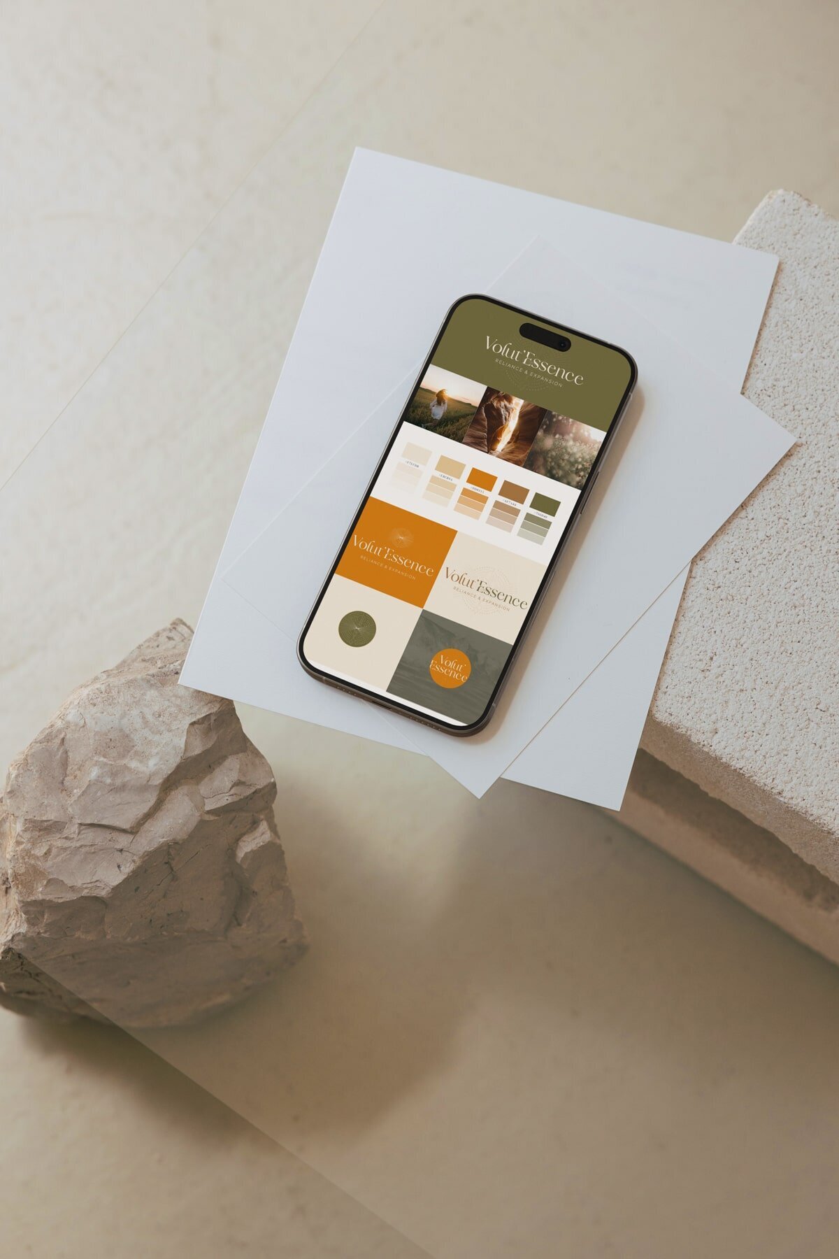 Mockup_VirginieVolutEssence_Branding-min