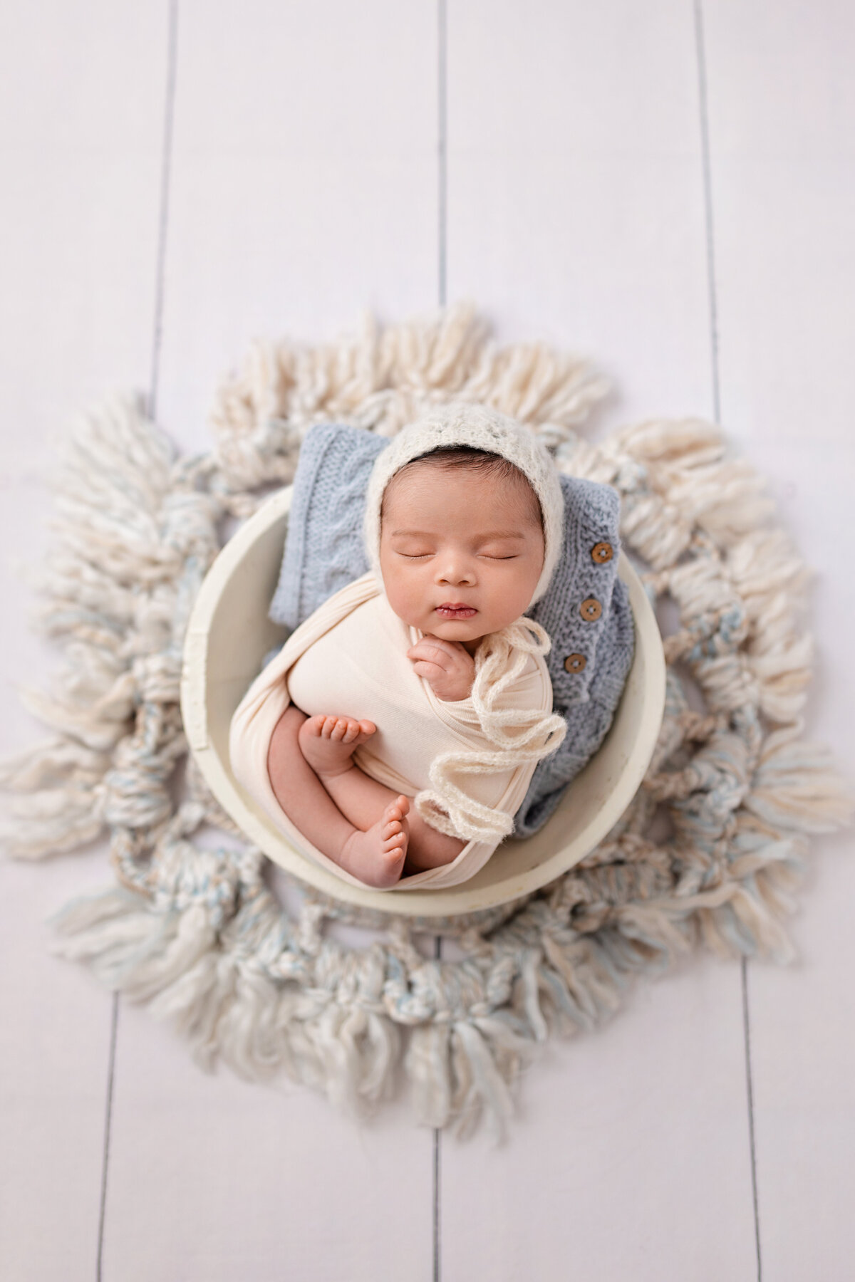 Bowl - 2021-11-16 - Ashar's Newborn Session - 19 days (Sahar Hameed)013