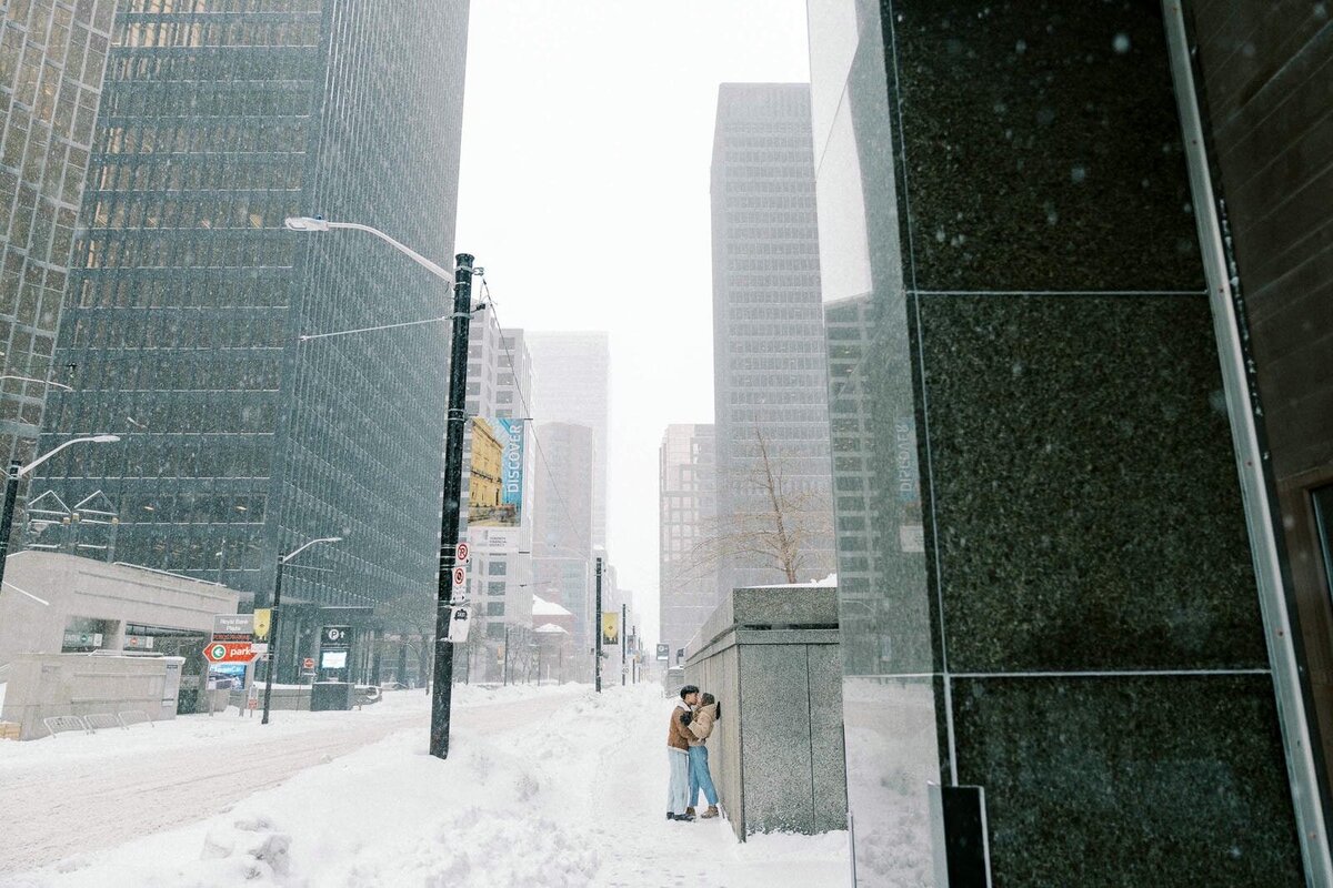 E10-Winter-snowy-engagement-photoshoot-in-Toronto-Zhan-and-Tina-2025-02-16-2500px-1068
