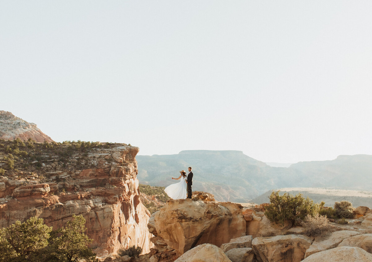 Capital-Reef-Hiking-Elopement-14