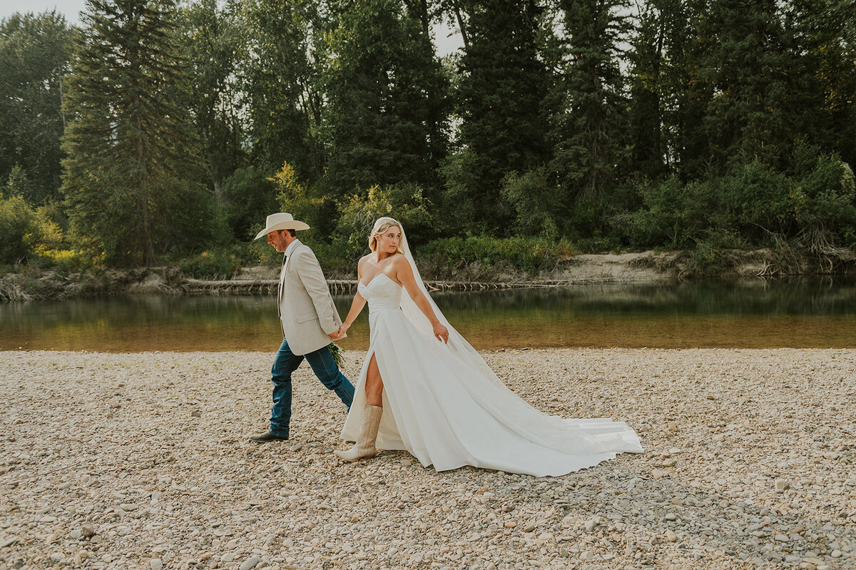 presley-gray-luxury-western-montana-wedding-7633