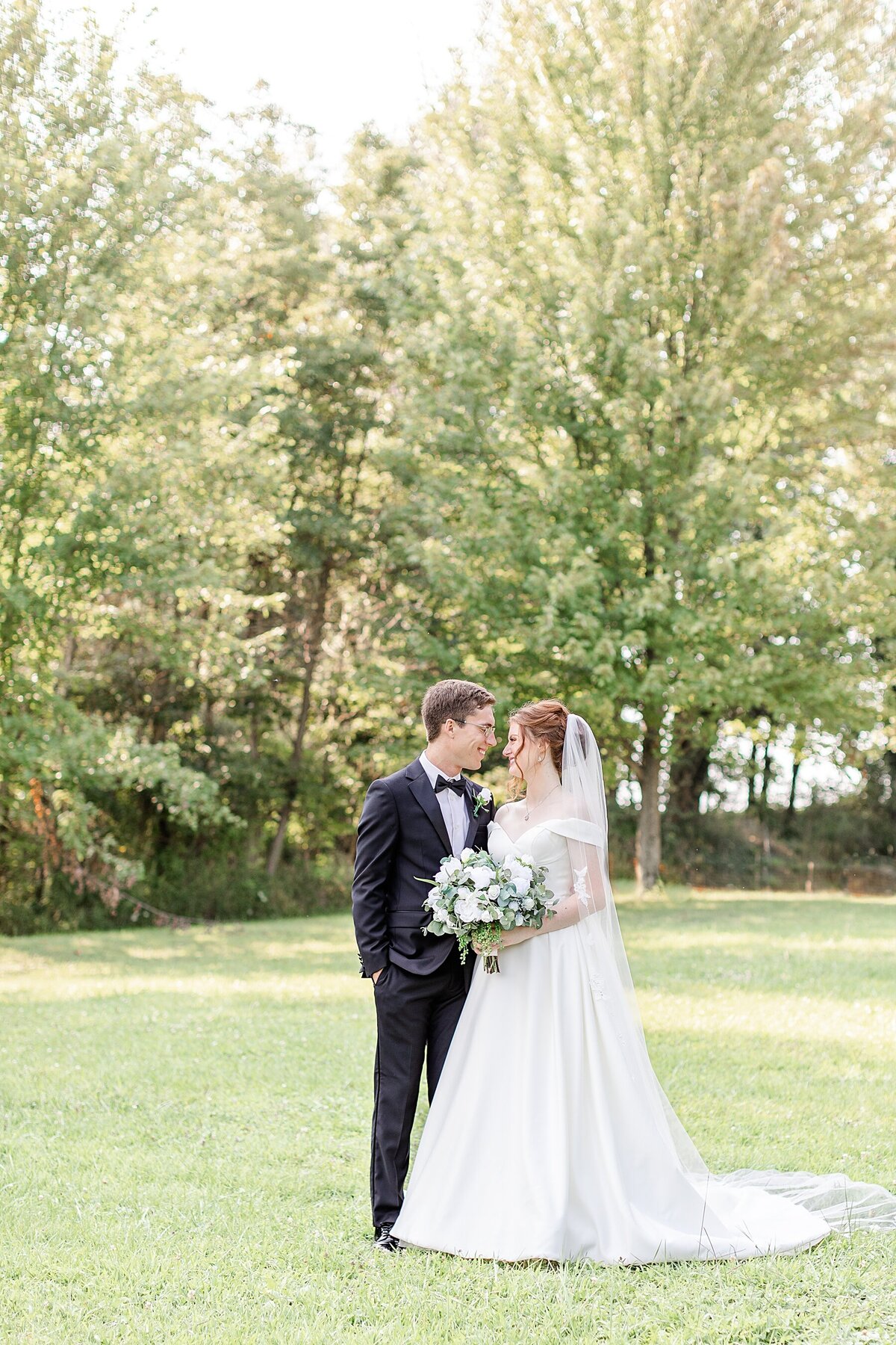 Pittsburgh-Nicassio-Fields-Green-Blue-Wedding-1 (21)