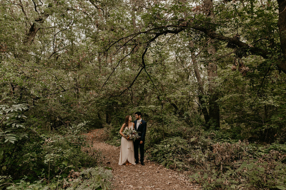 storyteller-collective-photo-co-woodland-elopement-couple-harvest-preserve-iowa-city-iowa