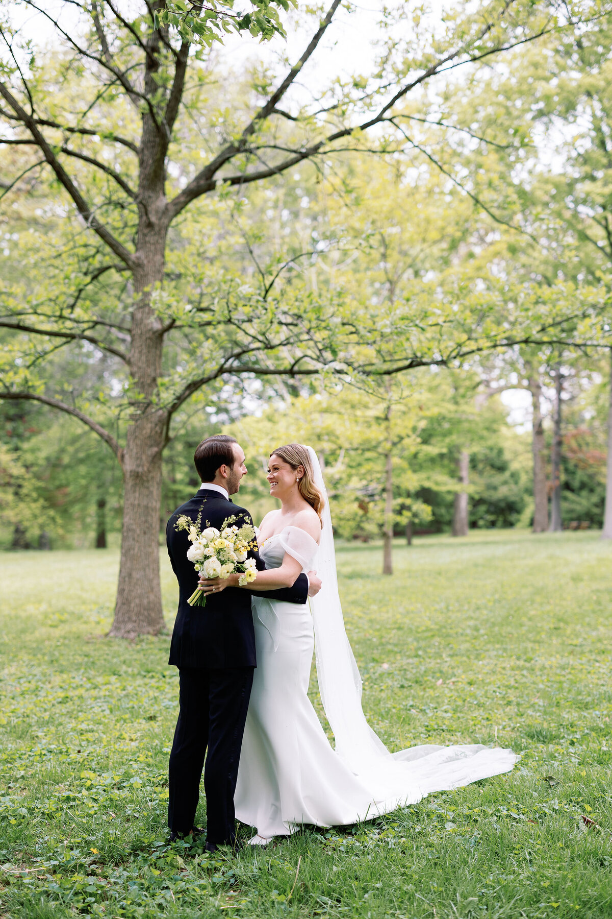 15-bride-groom-first-look
