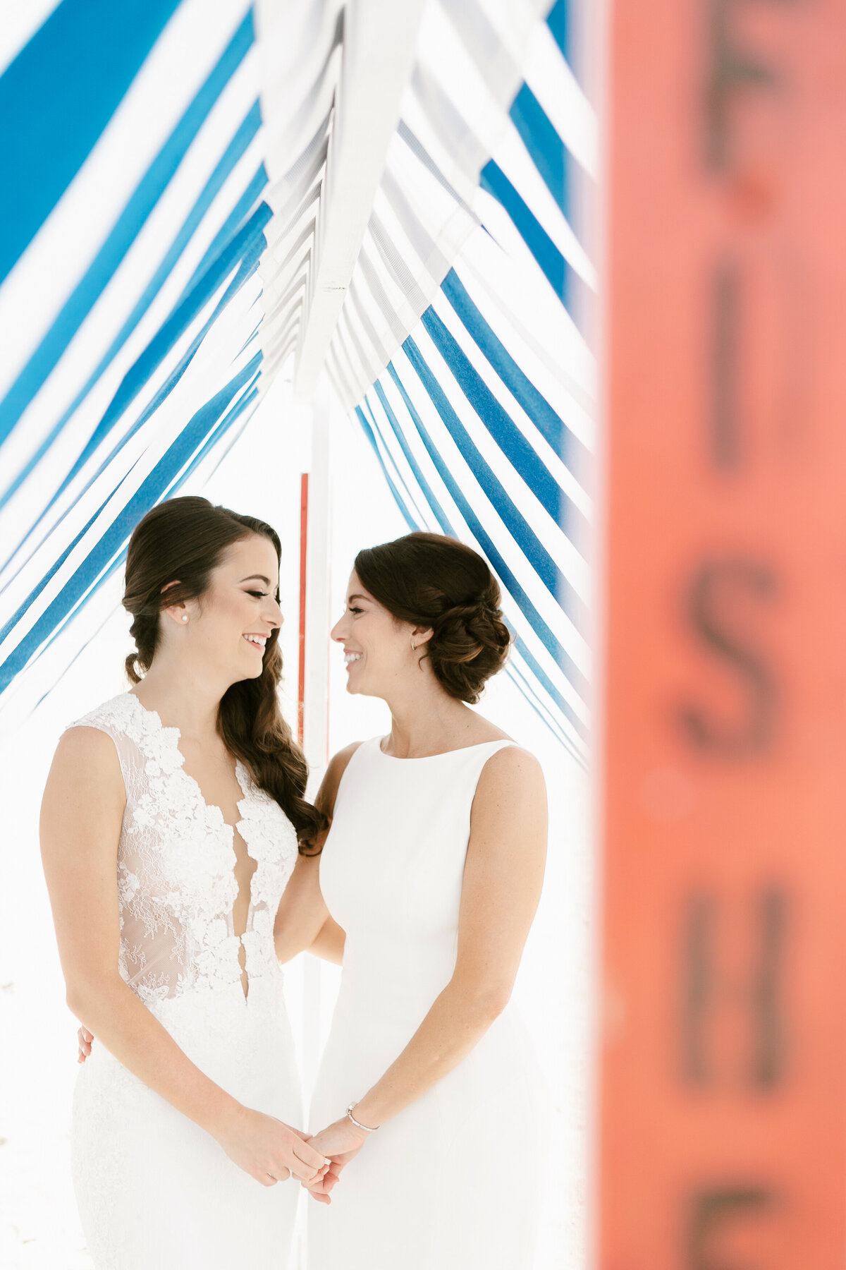 Ashley&Katie-WillowCreekWinery-EmilyWrenPhotography-033