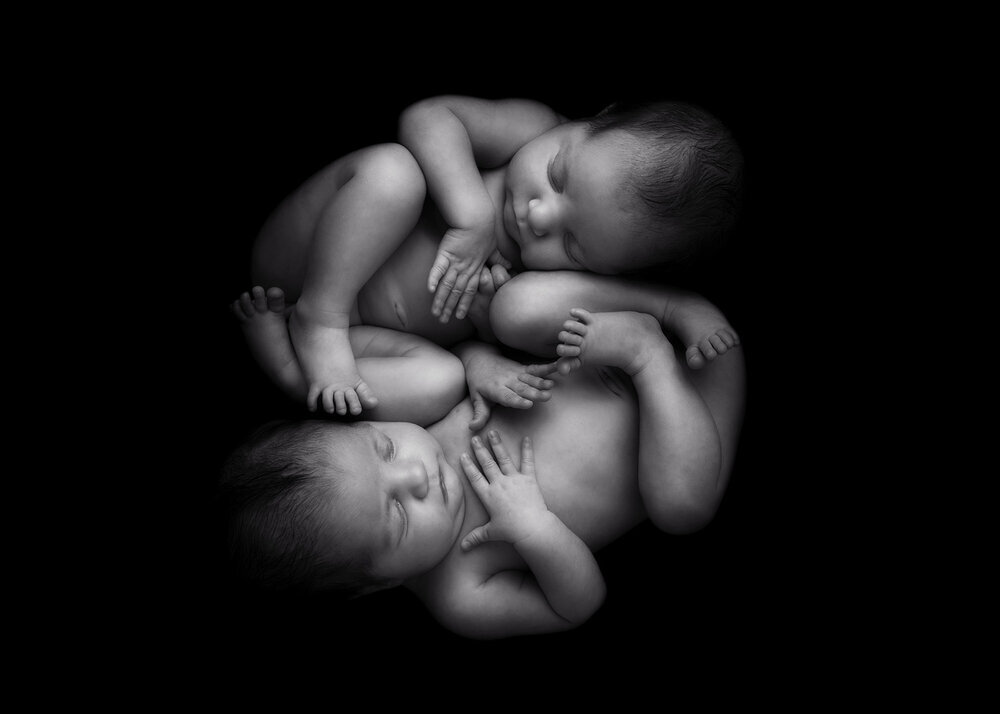 NEWBORN_BABYGIRLSTWINSBLACKANDWHITE