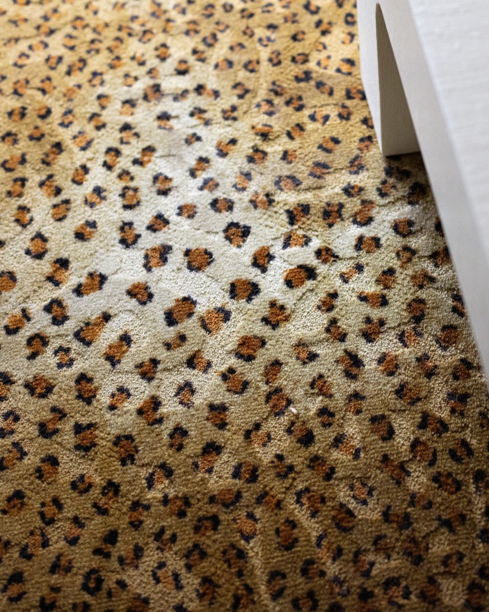 DELL-GLADE-TRADITIONAL-MID-CENTURY-LEOPARD-ANIMAL-PRINT-RUG