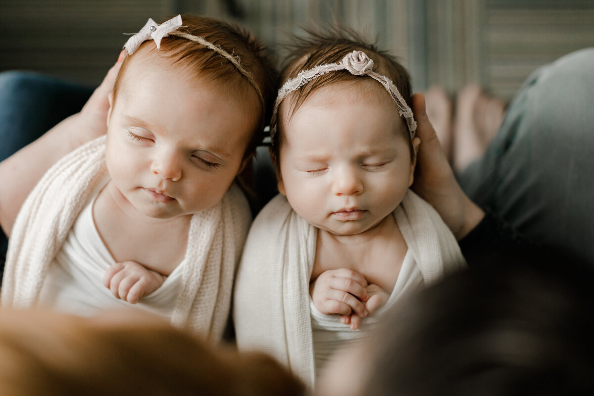 twins-baby-girls-newborn-photos-chicago