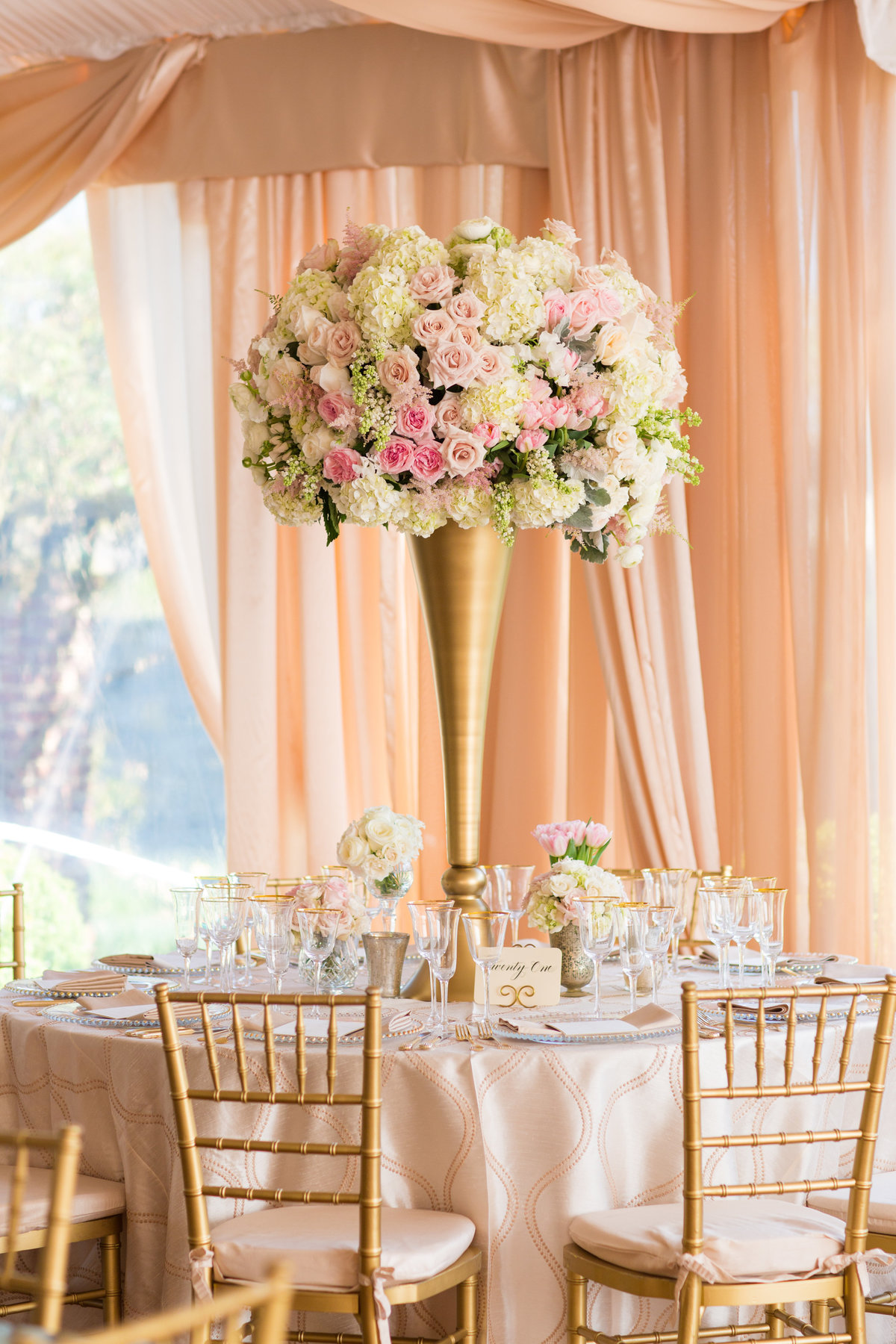 Maryland wedding centerpiece by Blue Vanda