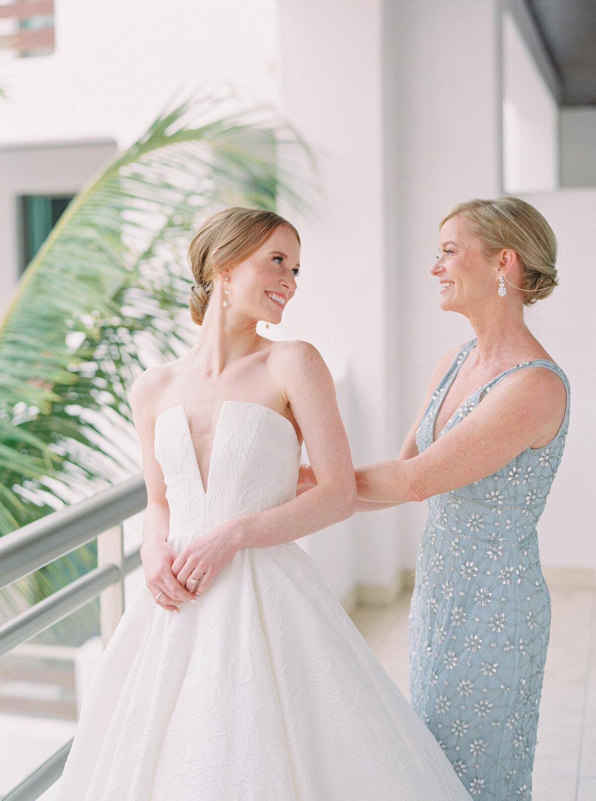 Zoe&Brody_FloraFarmsWedding_BrideGettingReady-127-4