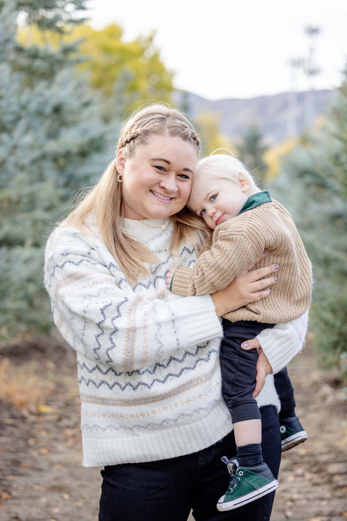 Utah-County-UT-Christmas-Tree-Farm-Mini-Session-Magnolia-and-Grace-Photography-Co-AshbyilyinJ-# (1)-33
