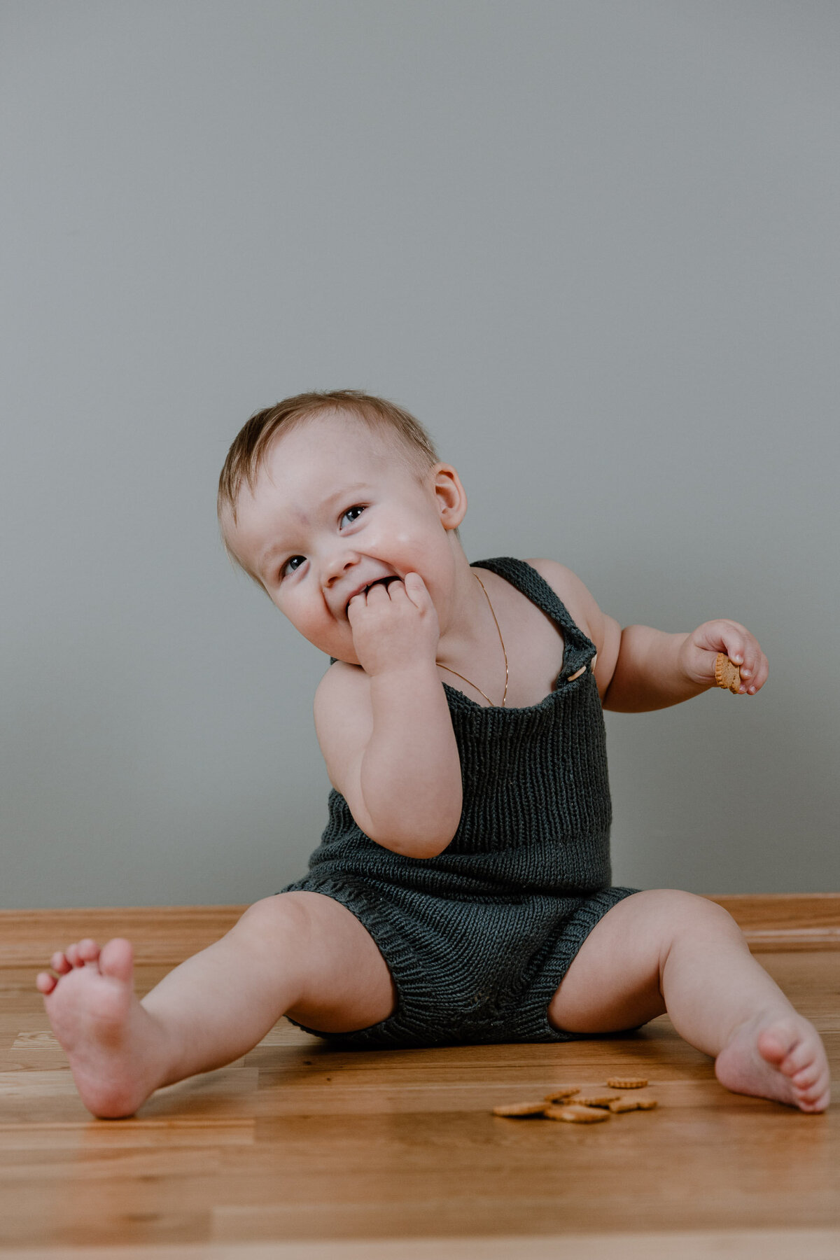ettårsfoto_homesession_gutt_fotograf_charlottechristensen_studio_kjeksmonster