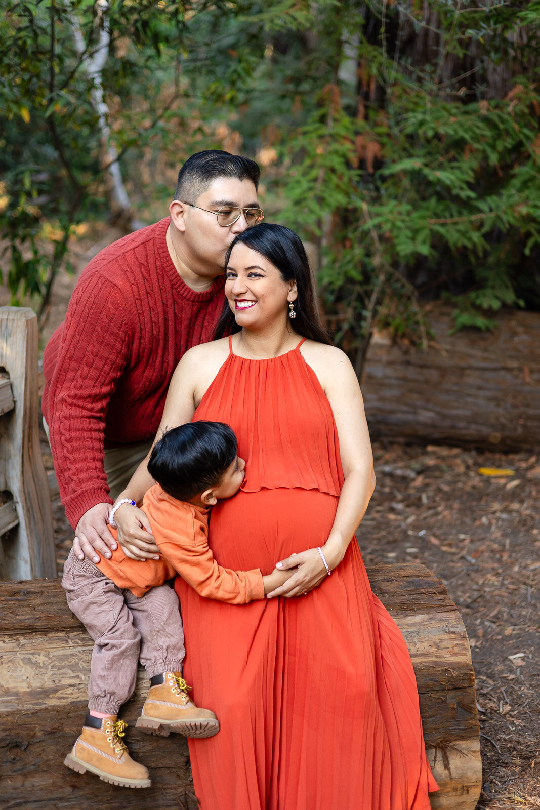 Family maternity portrait in a redwood forest with son kissing the baby bump – Ellobelle Photography