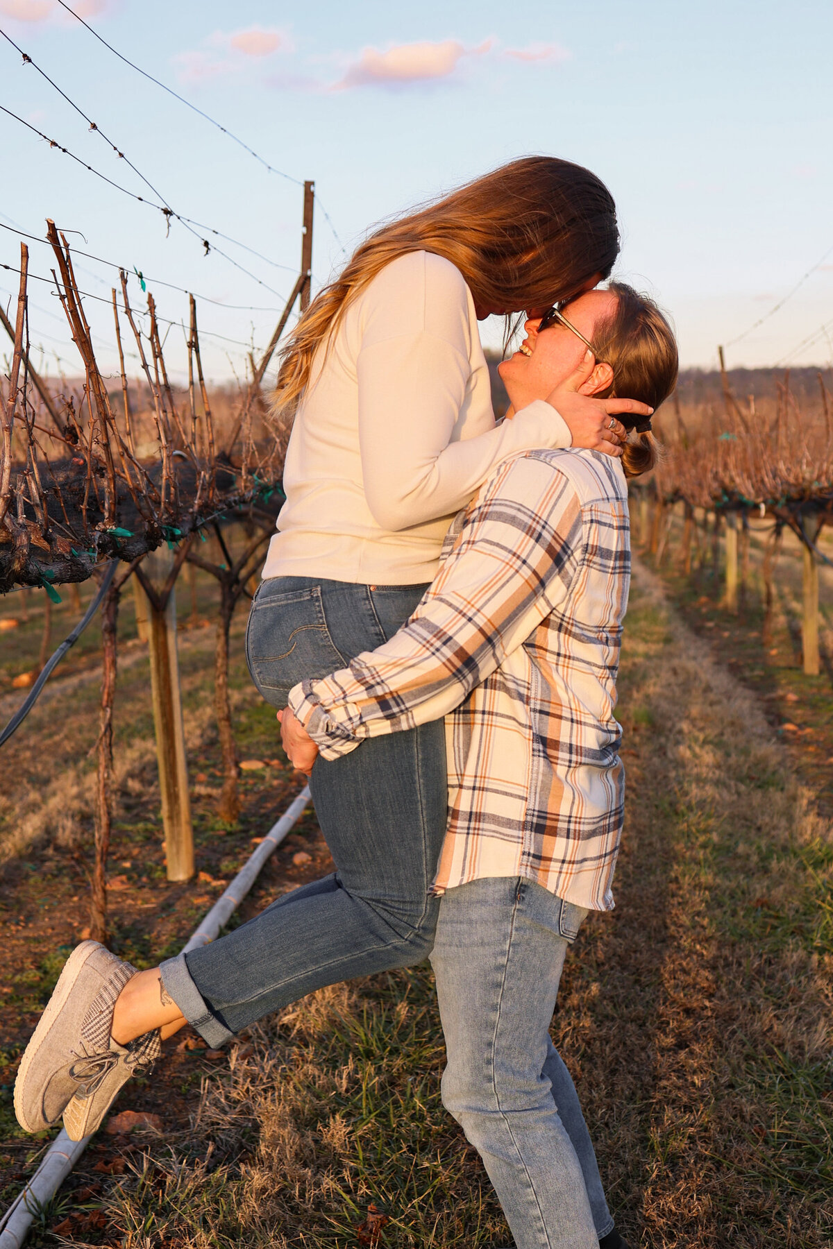 outdoor-engagement-session-at-Kaya-Winery-Dahlonega-Georgia-Amanda-Richardson-Photography