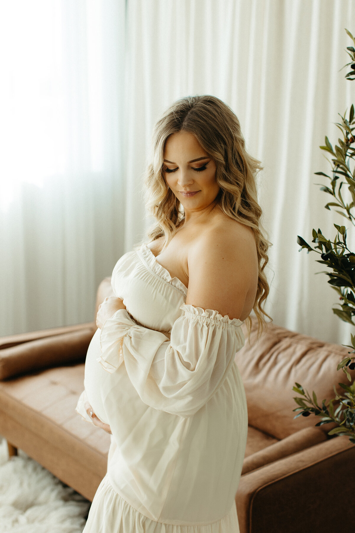 TaylorMaurerPhotography-BriMaternityStudio10
