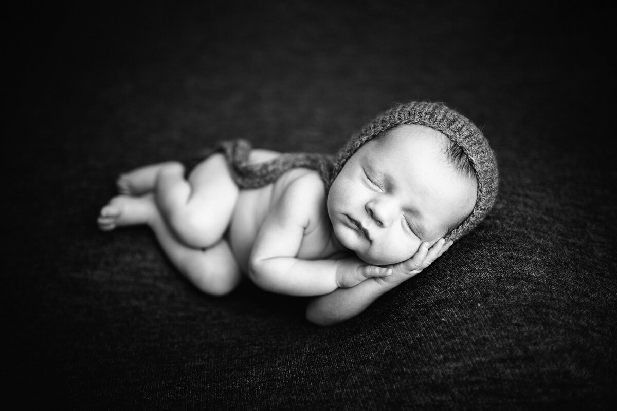 erin-elyse-photography-newborn-black-white-jacksonville-fl