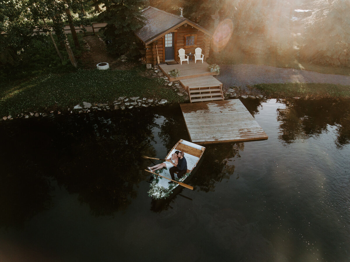 Couple in rowboat at Pine & Pond, a natural picturesque wedding venue in Ponoka, AB, featured on the Brontë Bride Vendor Guide.