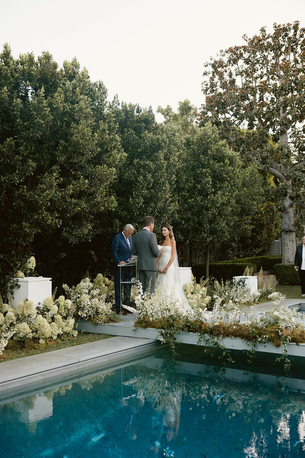 Backyard-Wedding-LosAngeles-ModernFamily-0031