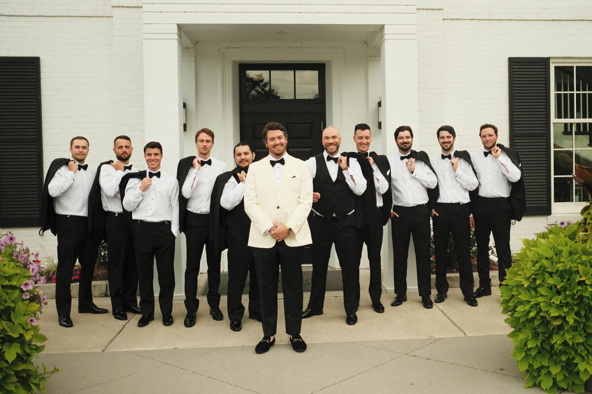 evergreen_weddings_co_canada_wedding_planner_designer_ottawa_winnipeg_toronto_full_service_wedding_planning_management_coordination_coordinating_design_services_designer_luxury_high_end_d