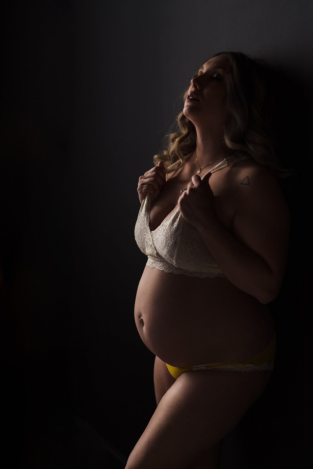 Boudoir-Photo-Ideas-for-maternity-Boudoir-Photos - Kansas City Boudoir Photographer- Madera Studios_0004