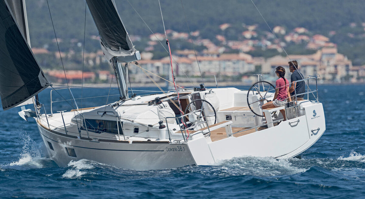 beneteau-oceanis-38.1-exterior-3