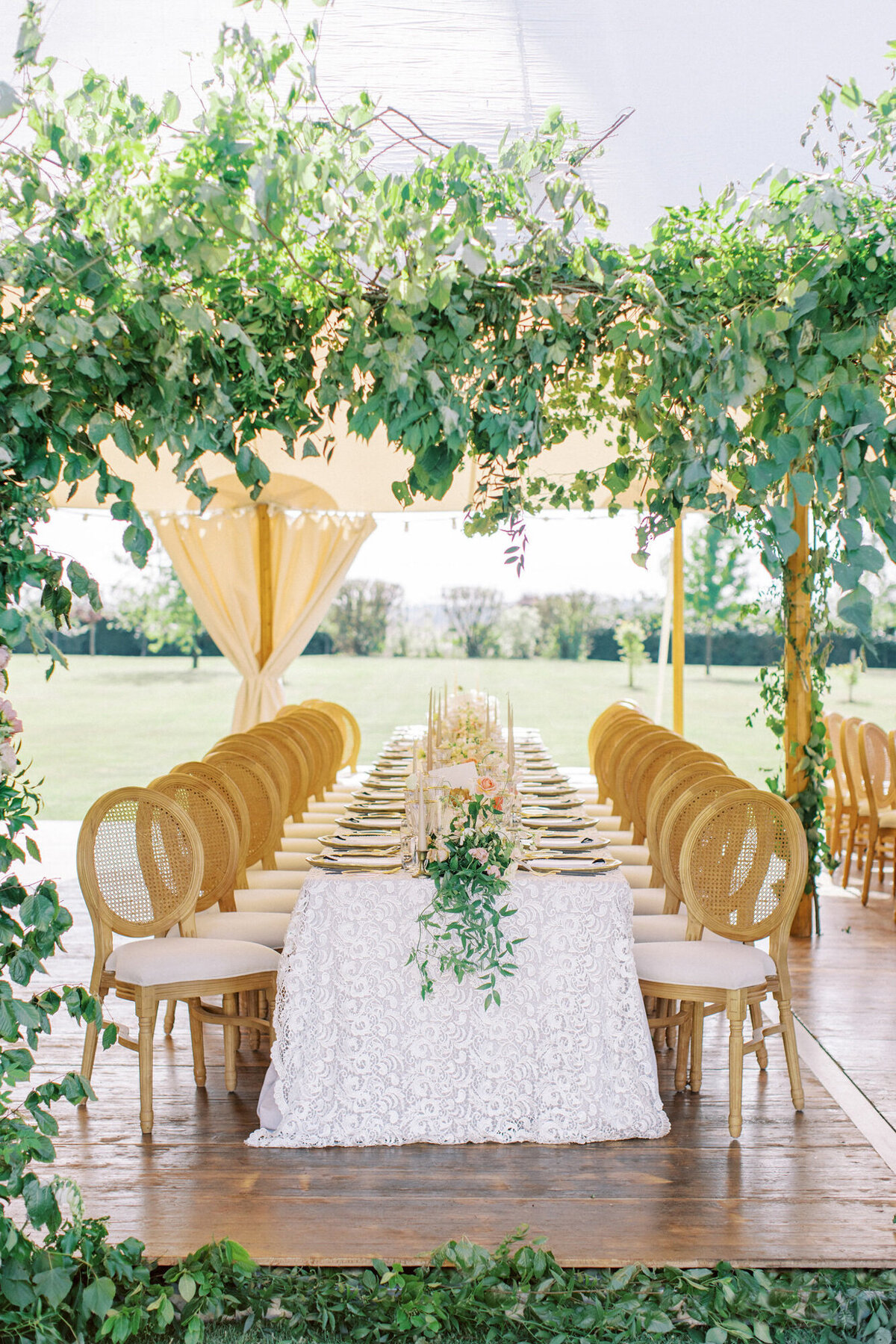 Maïlys Fortune Photography Husband Wife Wedding Weddings Photography France Switzerland Italy Timeless Dreamy Imagery Bilingual French English Destination Weddings Destination Wedding Provence French Riviera Paris Lake Como Tuscany119