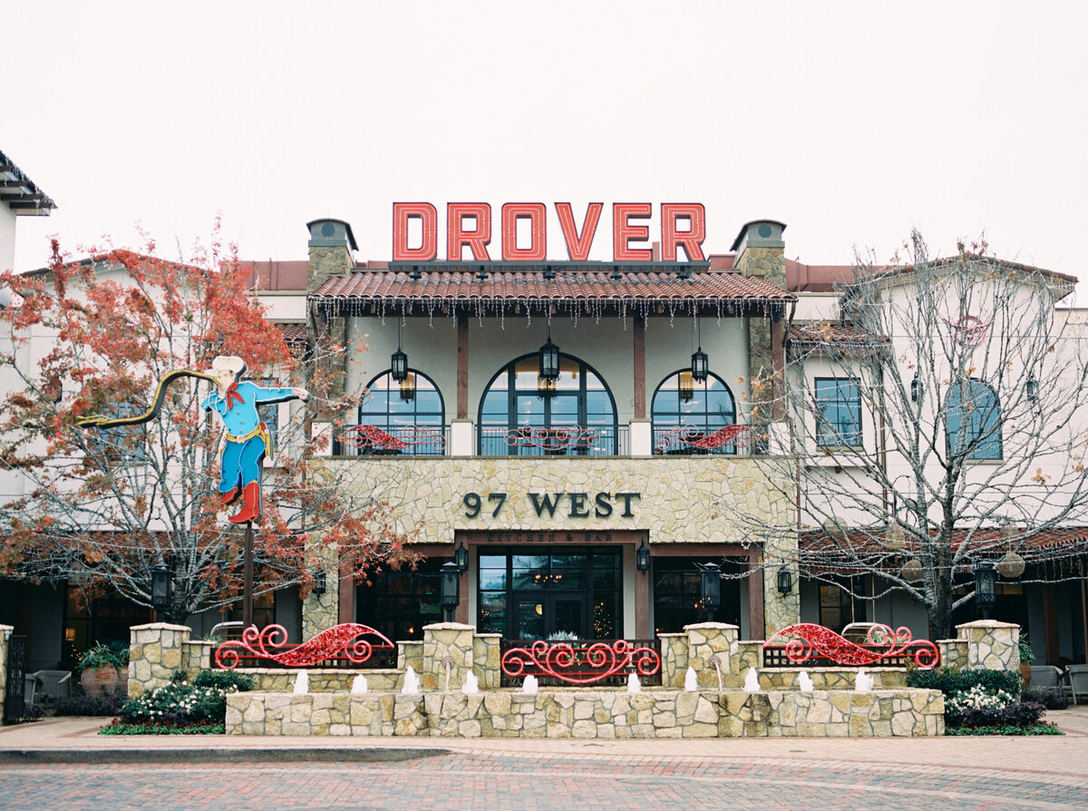 Hotel Drover - Fort Worth Texas - Lauren and Jeff Murray - Stephanie Michelle Photography @stephaniemichellephotog-02-3
