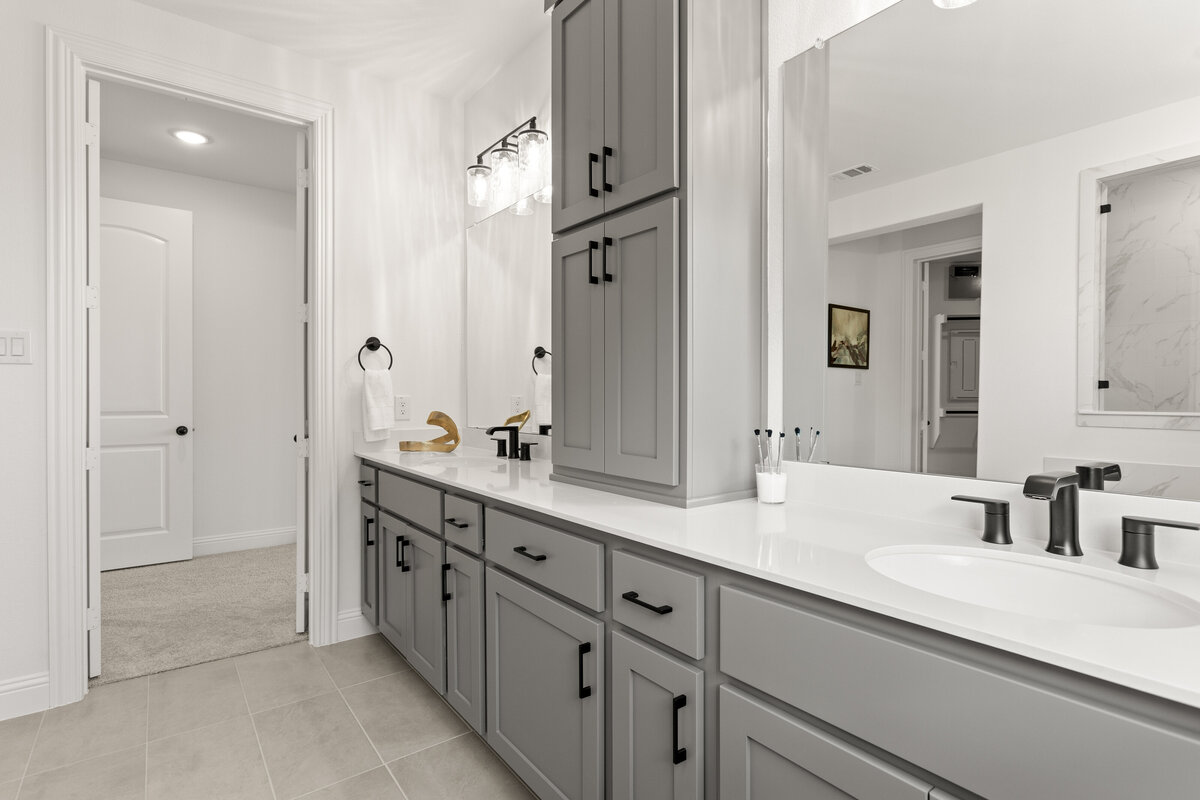 1001 Canuela-Primary Suite-7