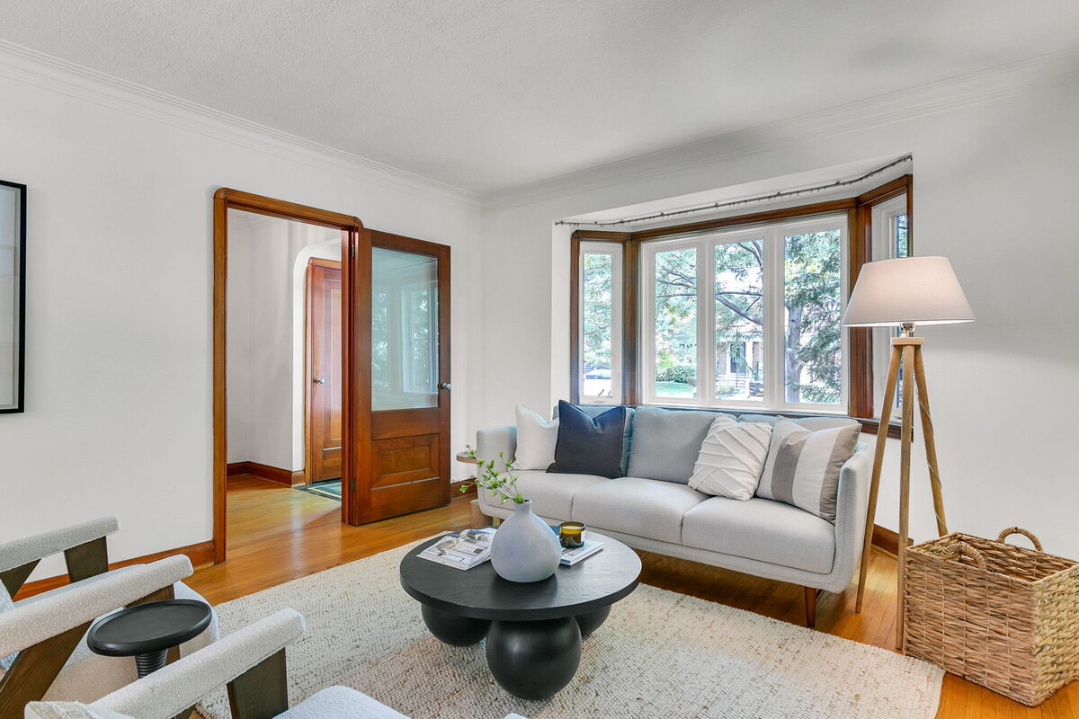 16-web-or-mls-8_007_Living Room