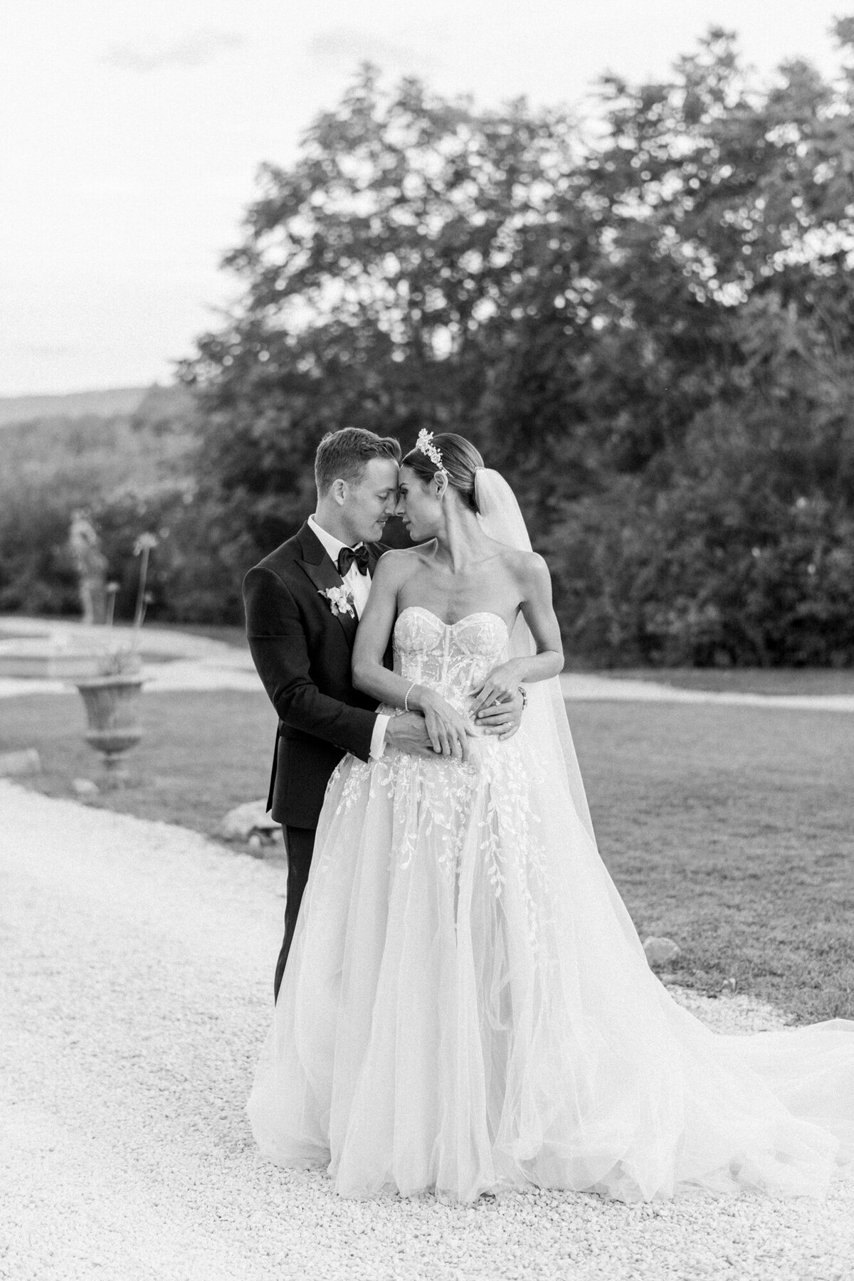 Maïlys Fortune Photography Husband Wife Wedding Weddings Photography France Switzerland Italy Timeless Dreamy Imagery Bilingual French English Destination Weddings Destination Wedding Provence French Riviera Paris Lake Como Tuscany117