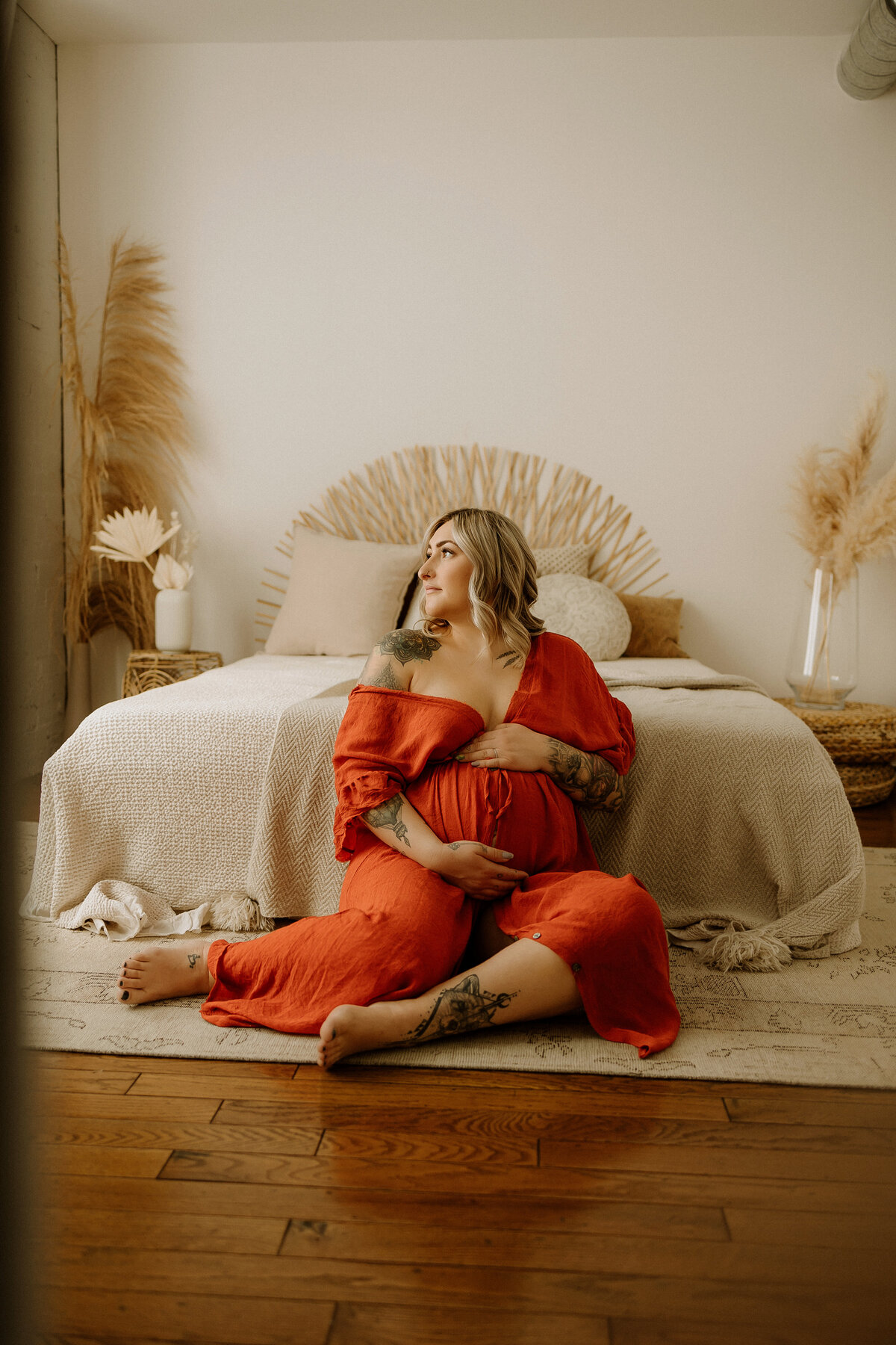 Discover the legacy of breathtaking maternity portraits created by Haley Skof Photography in Calgary. Leave your mark with bold and unforgettable images.