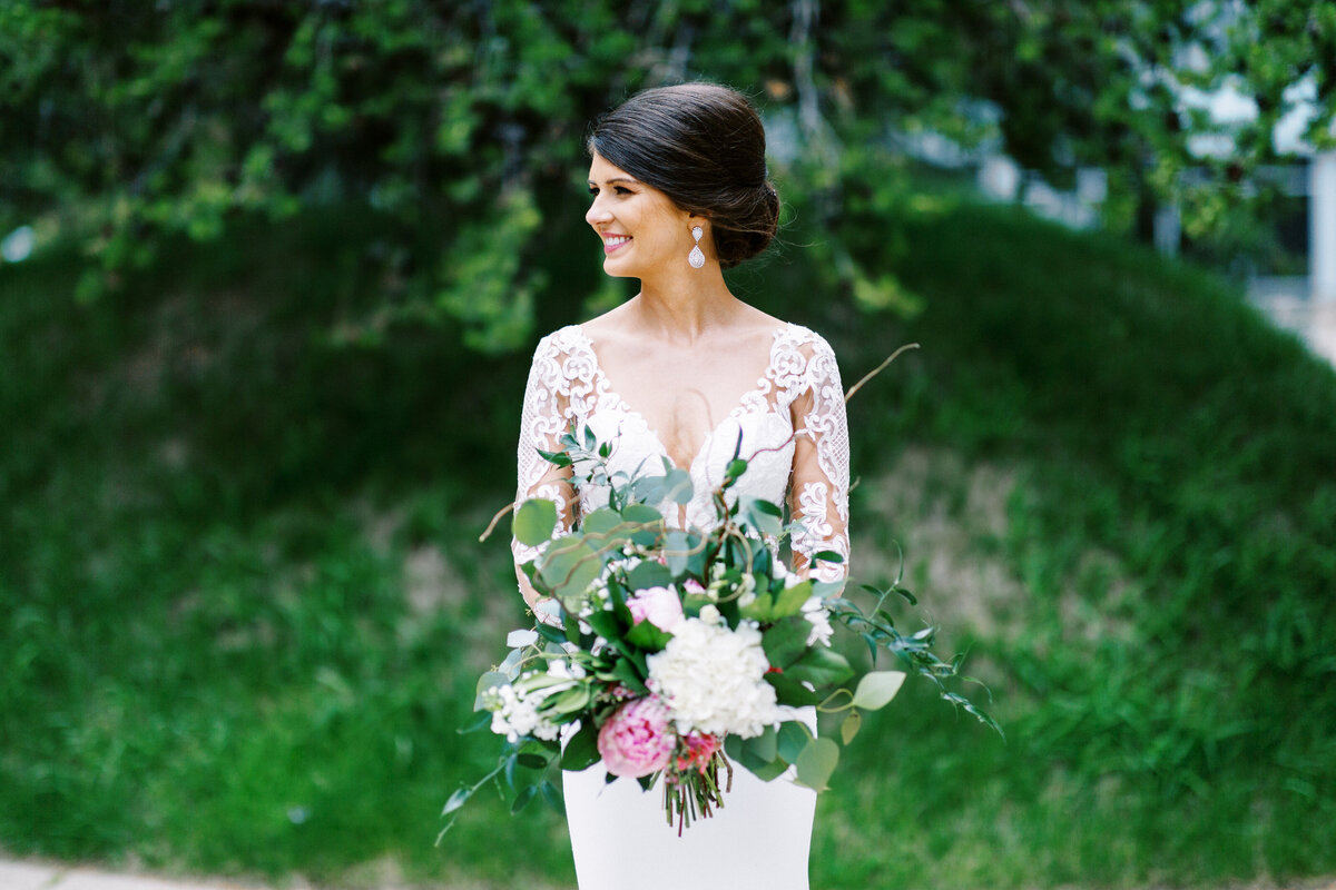 Bride's portrait - bride is looking away