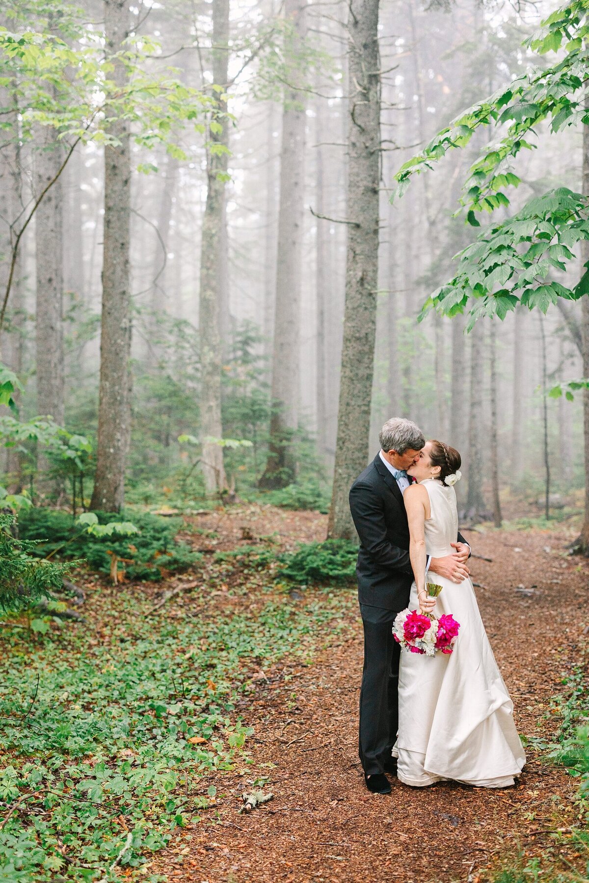 Modern_Black_Tie_Rainy_Summer_Wedding_Spruce_Point_Inn_Maine_Photography_0087