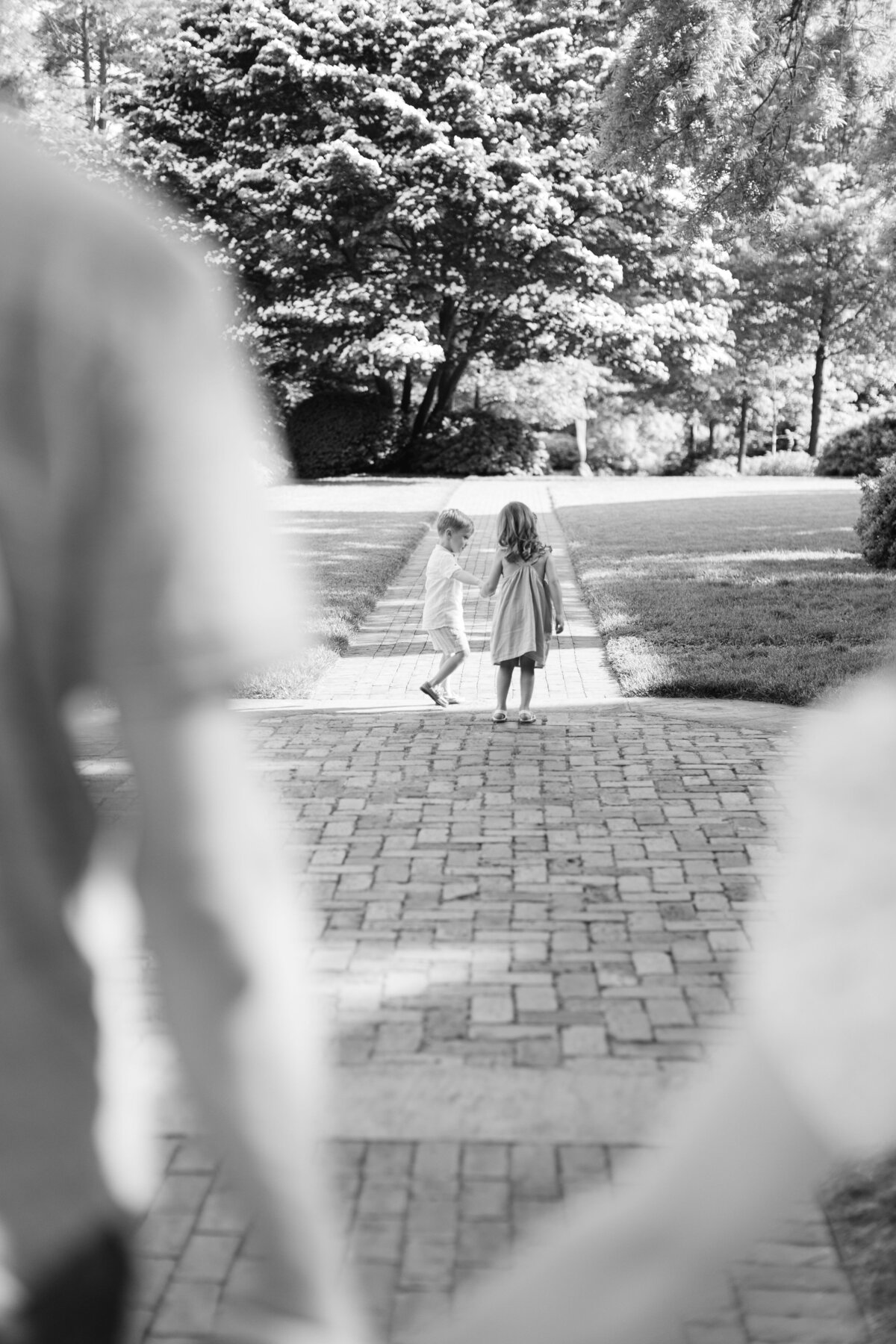 Family portrait session in a Philadelphia park - 6