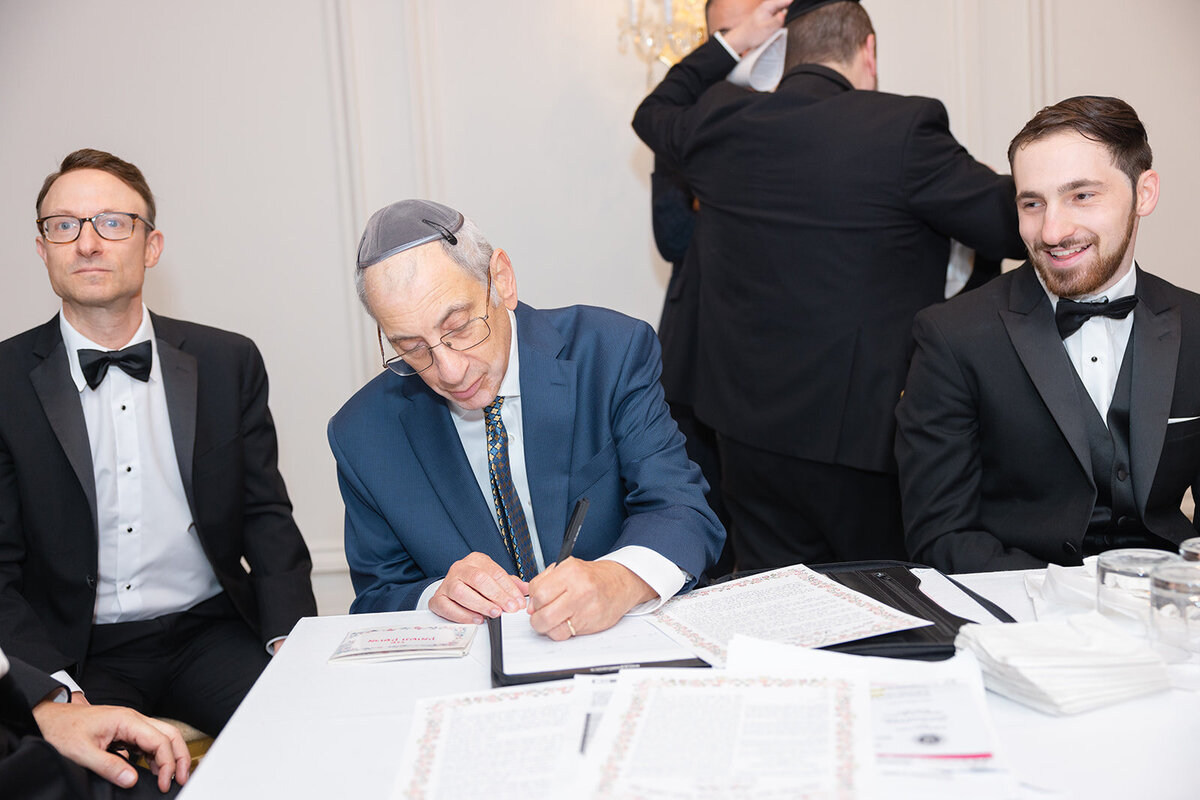 Sara and Gabriel_Bedeken_Tisch2