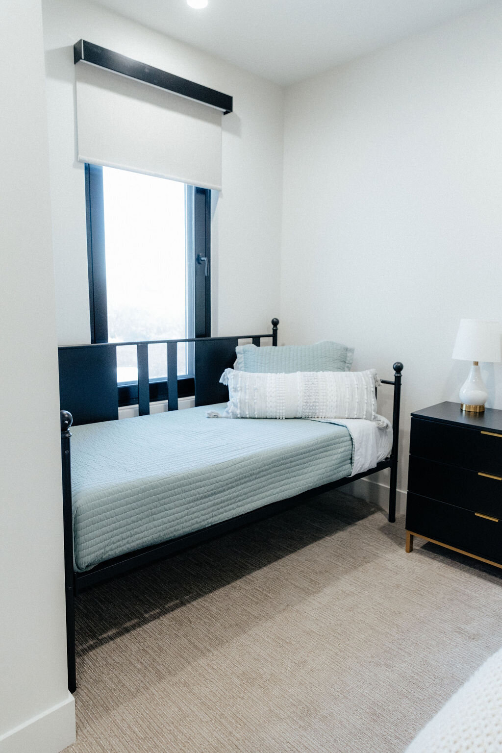Beezah_FrankiesPlace_ALL-284