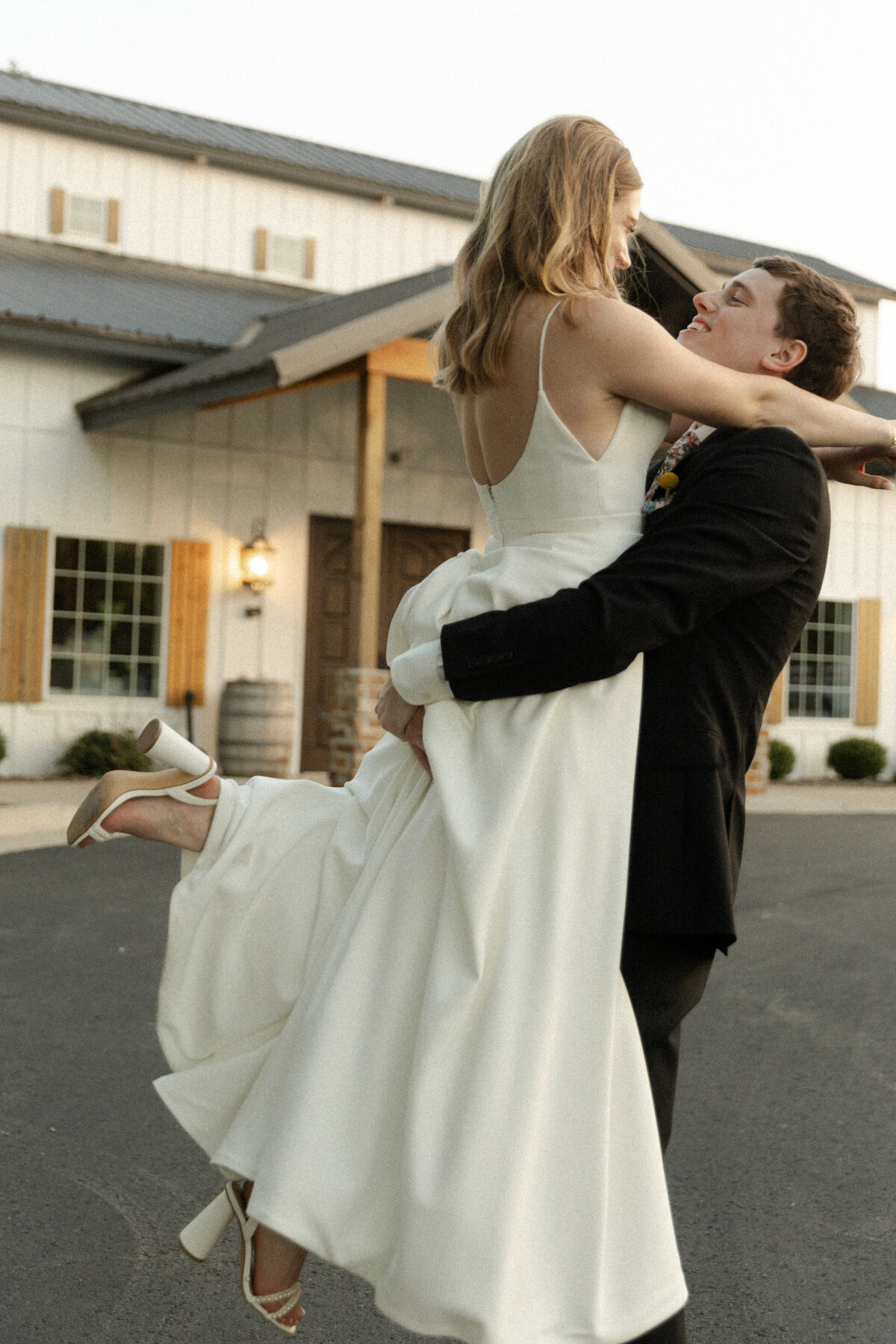 FarmhouseKCWeddingDawnCaltonPhotography-104