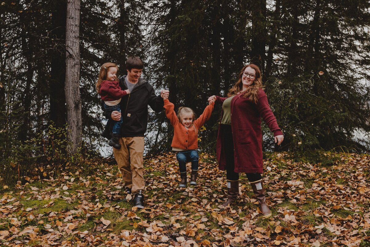 9L0A1960Alaska_EklutnaLake_FamilySession