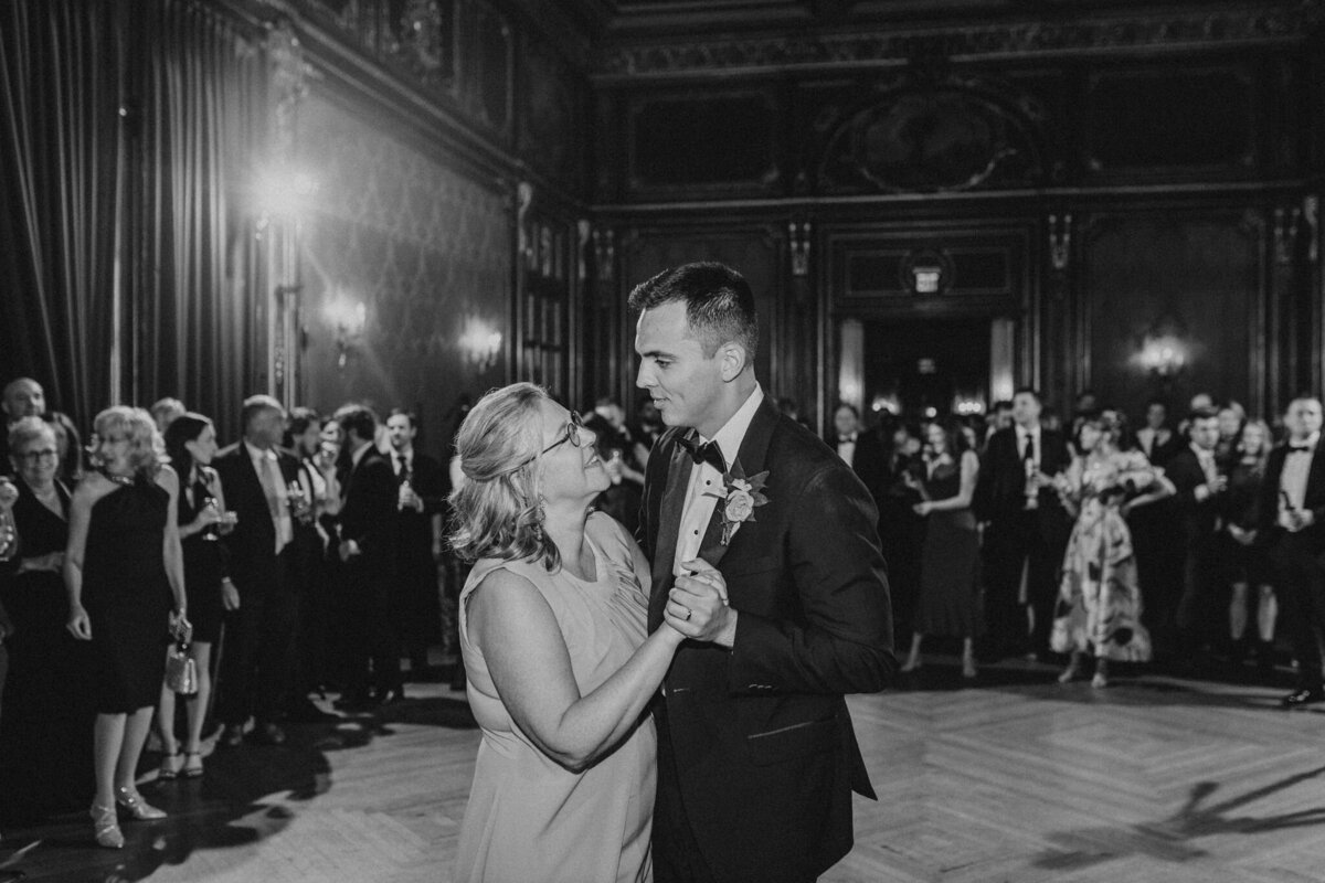WELLING-FLORES.Wedding.EngineersClub-rcptn-231