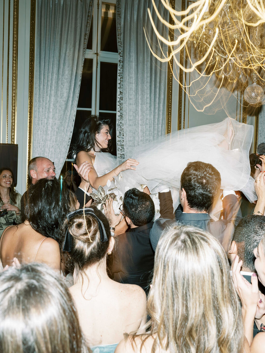 Paris-Wedding-Photographer-Crillon-Linanese-Couple-Party-Palace-6937