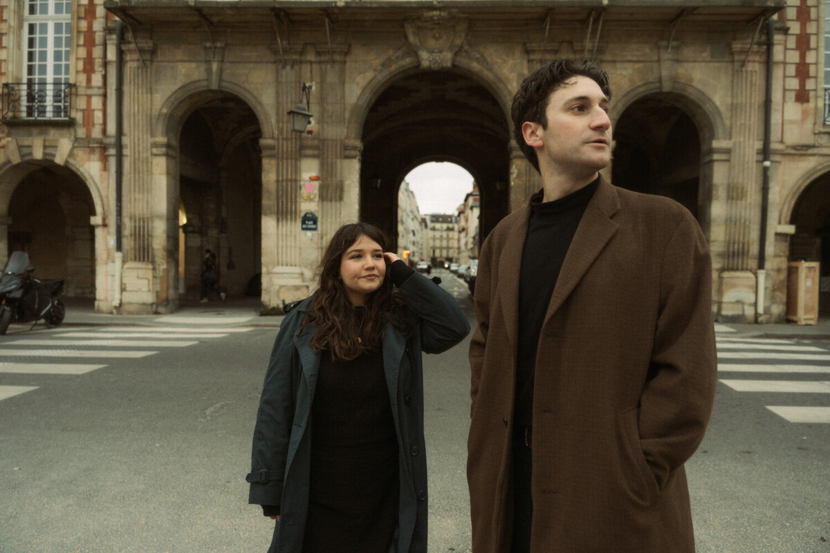 snowy-couples-photoshoot-place-des-voges-paris-15