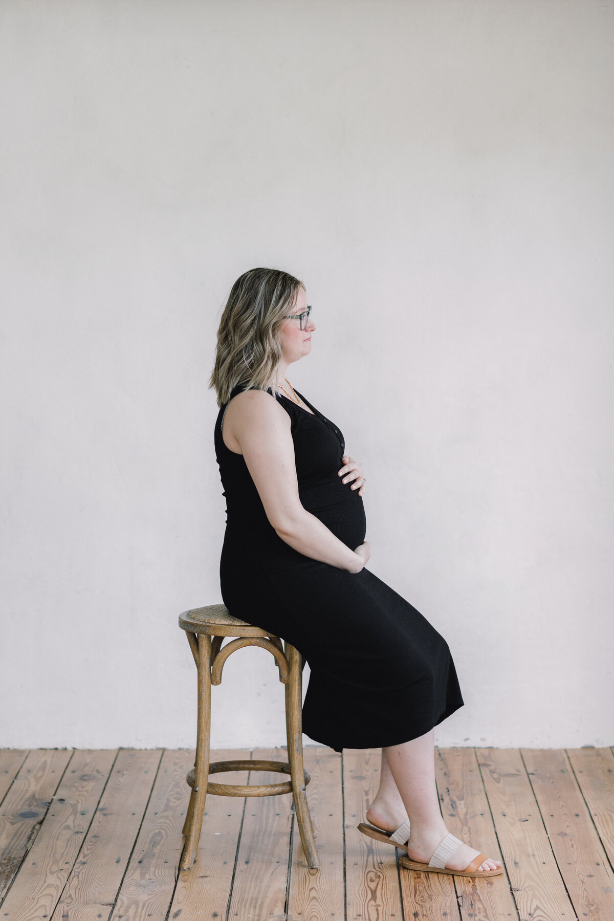 maternity-photos-at-be-changed-studios