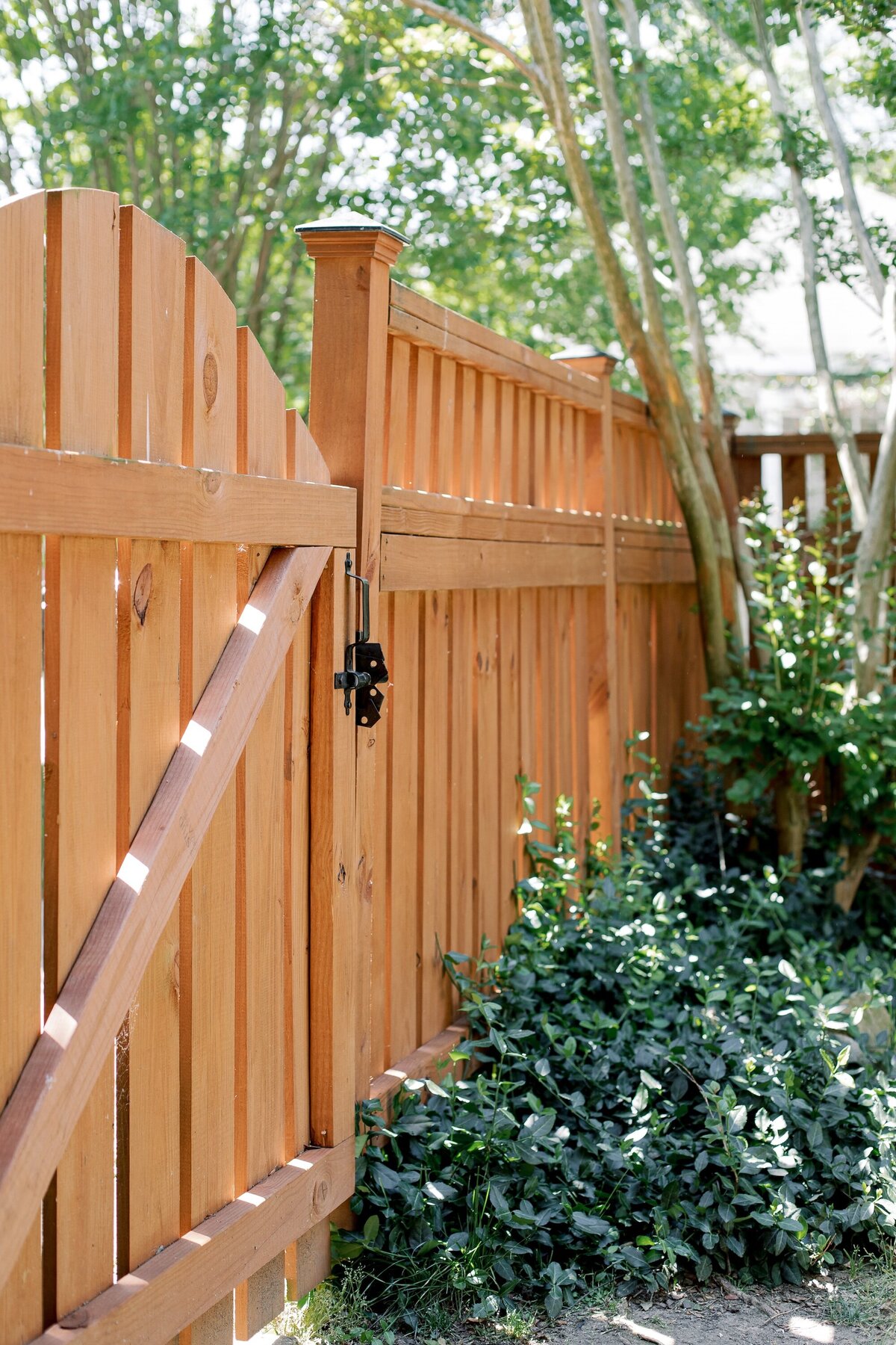Wood Fence Builder in Nashville