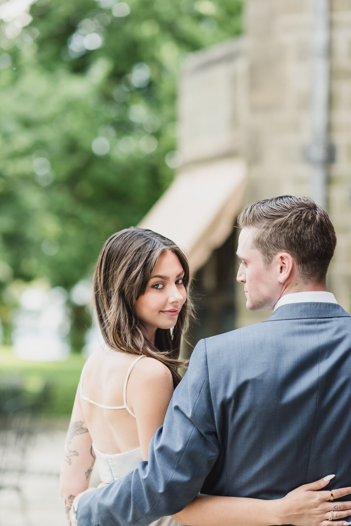 SUMMER FORD HOUSE ENGAGEMENT PHOTOS IN GROSSE POINTE, MICHIGAN PROVIDED BY KARI DAWSON10