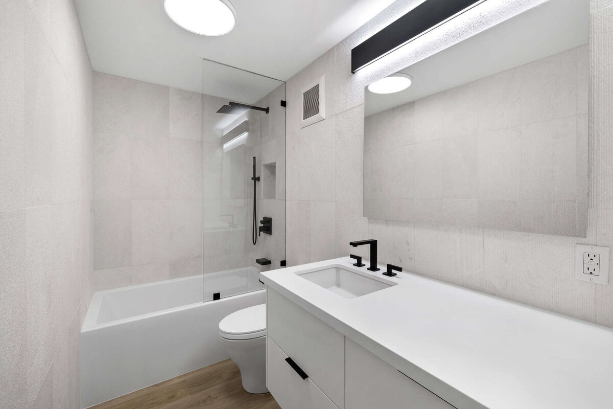 blucco-construction-honolulu-modern-bathroom-remodel