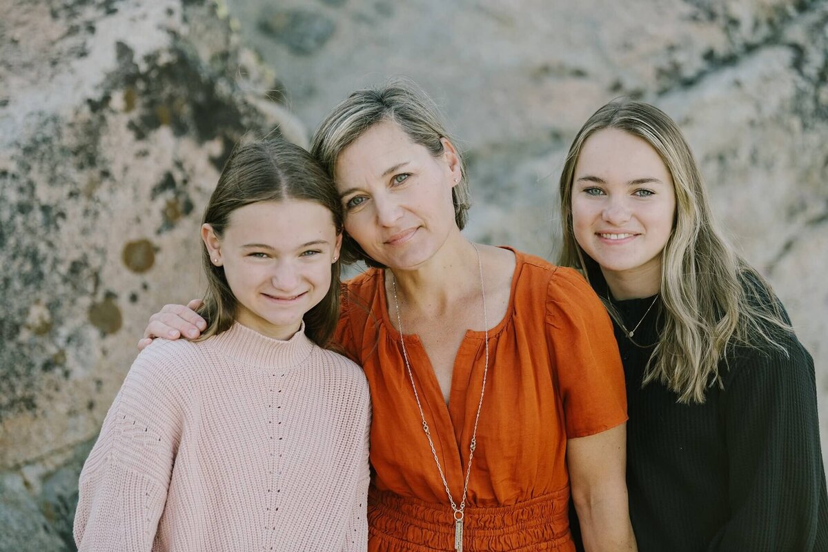 mother and her girls during portraits on donner summit