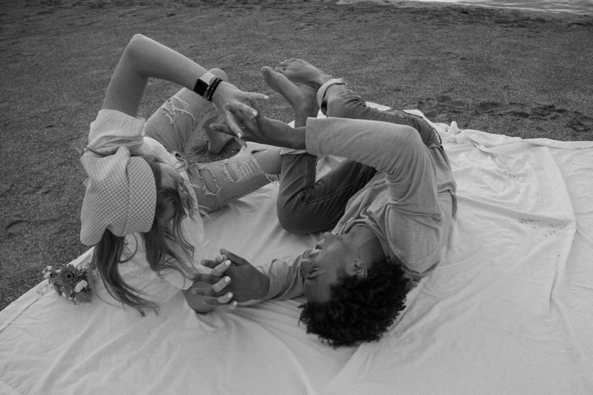 Picnic beach session, Warsaw Indiana couple photographer
